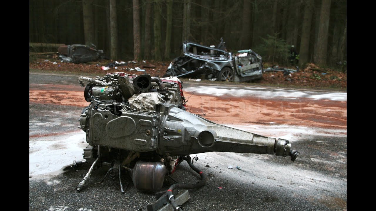 Heftig: Ferrari-Fahrer überlebt Horror Crash - 30.03.2013