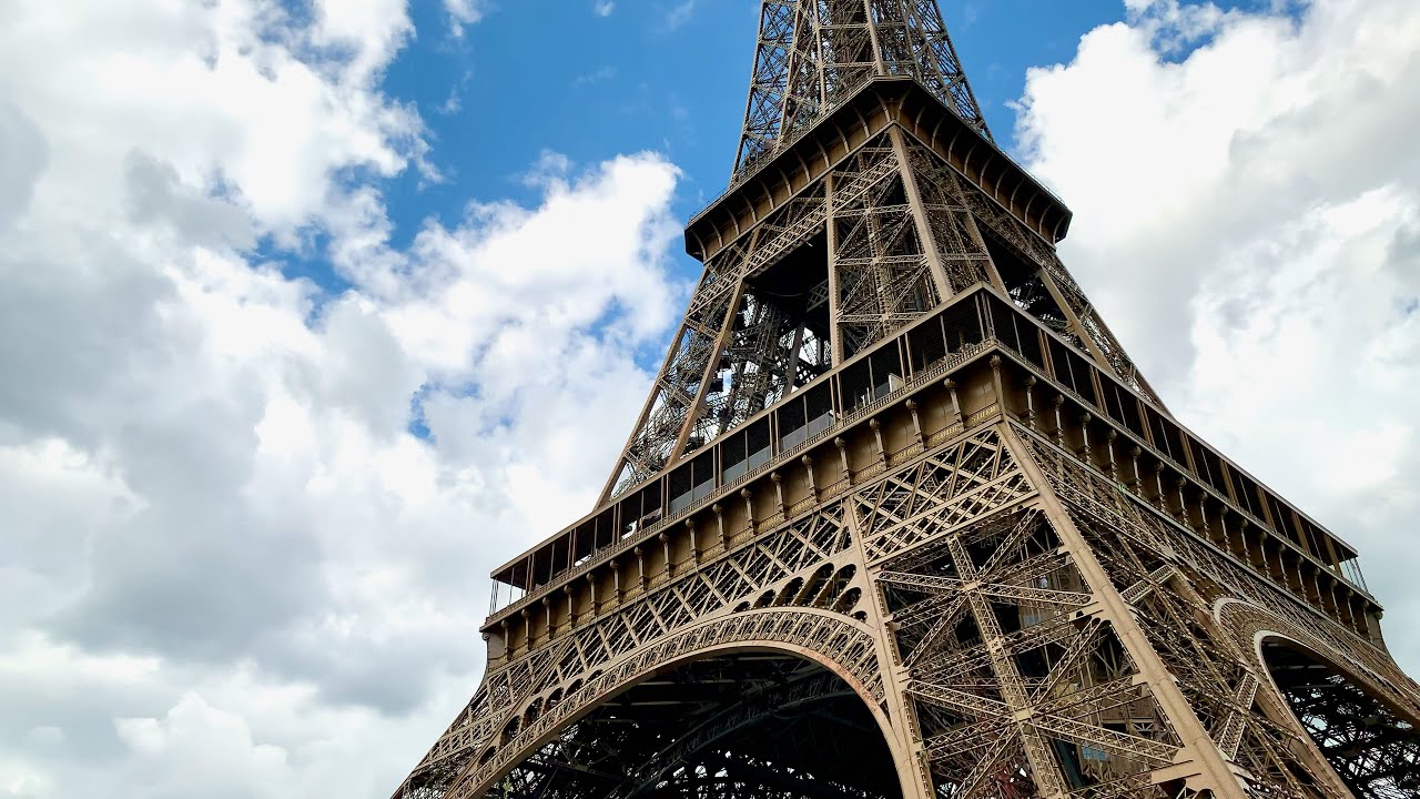 The best of EIFFEL TOUR in PARIS. Walking tour: Passy Station, Bir Hakeim Bridge and Champ-de-Mars!