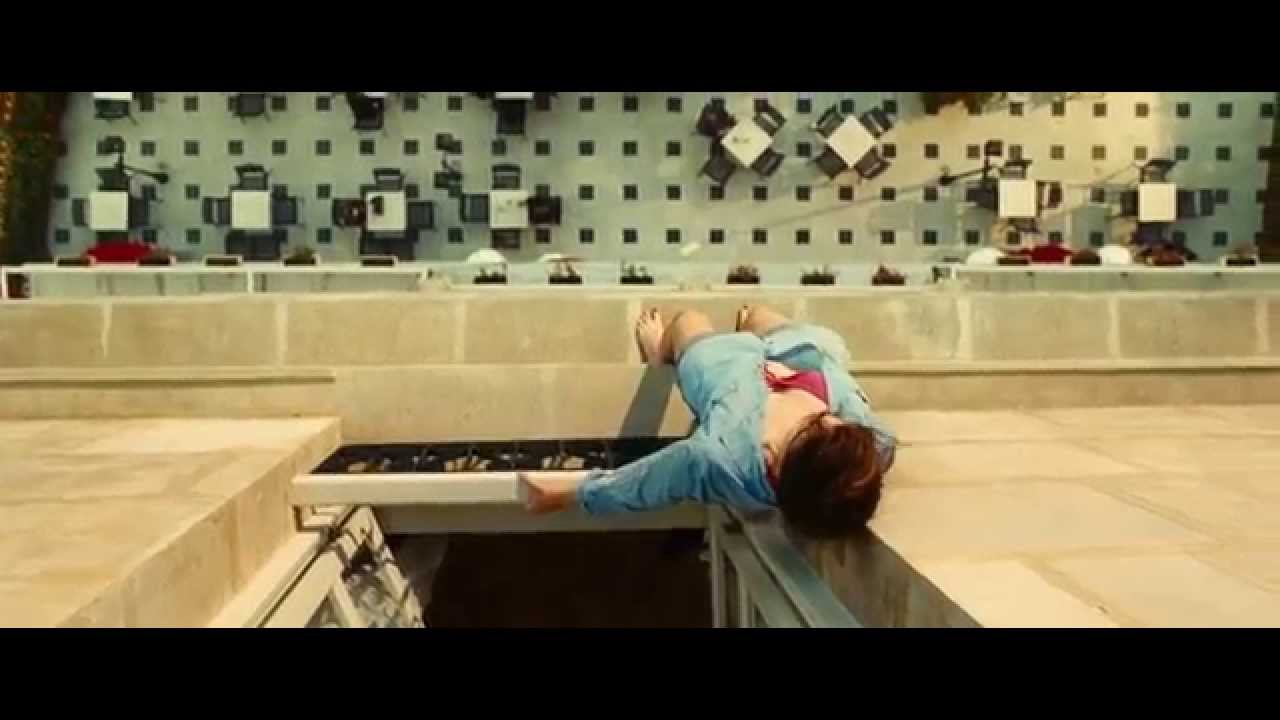 Maggie Grace - foot shot on the ledge (Taken 2)