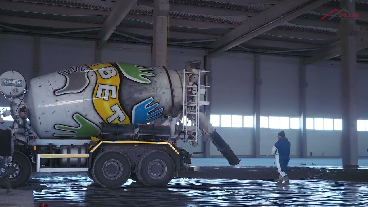 Multifunkční výrobní hala na Kapřiskách - betonáž podlahy