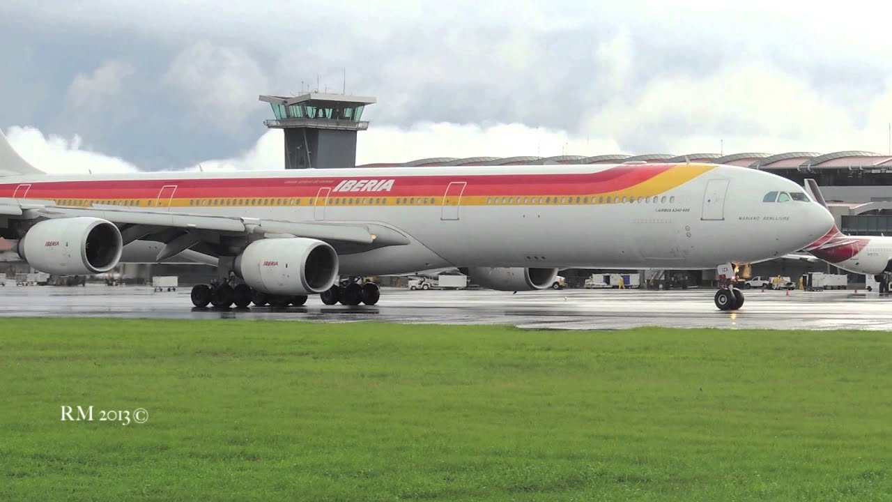 Iberia A340-600 Aterrizando Lluvia MROC