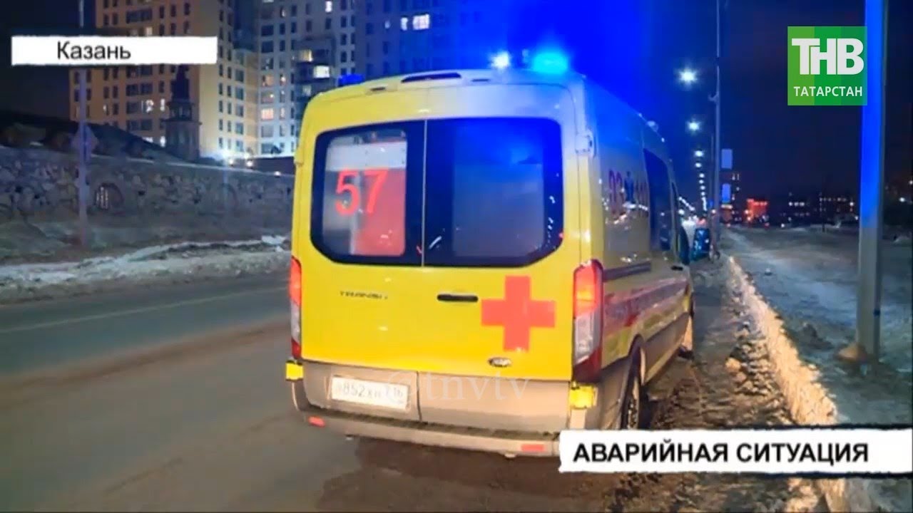Карета скорой помощи снесла легковушку | Казань | ТНВ