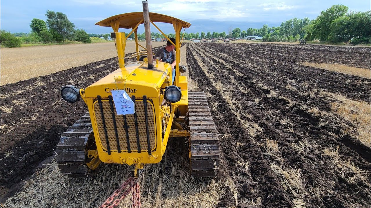Caterpillars at Scott Carver Threshers (full video)