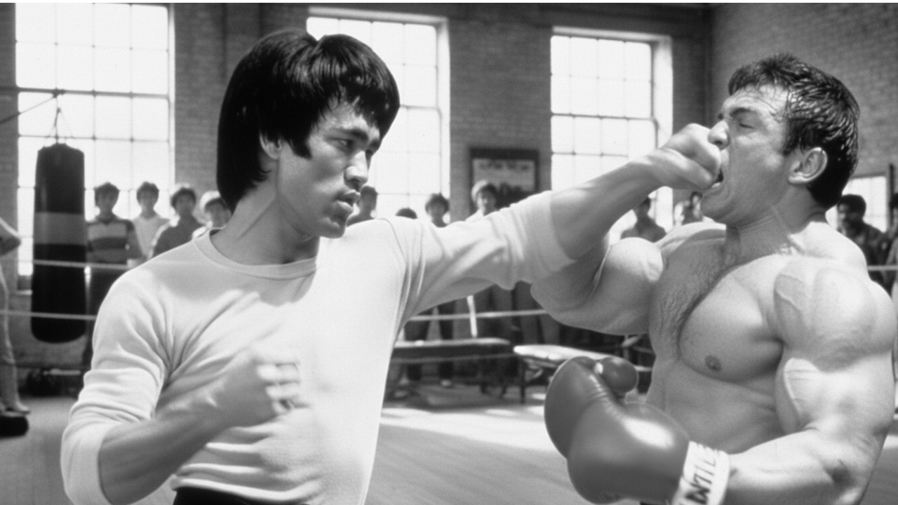 Bruce Lee Was Stretching at a Gym When a Boxer Mocked His Size — 9 Seconds Later