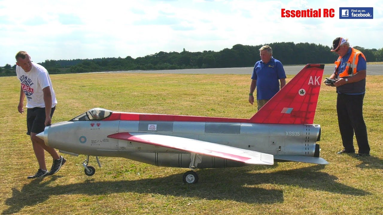 LARGEST radio controlled (RC) English Electric Lightning FIGHTER JET (2 TURBINE JET ENGINES)