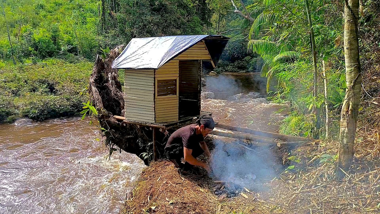 Membangun tempat berlindung di tepi sungai || bertahan hidup sendirian