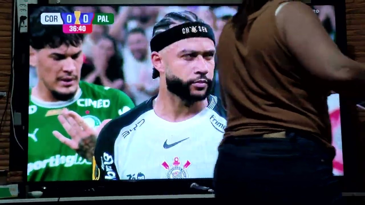 Pênalti perdido memphis depay