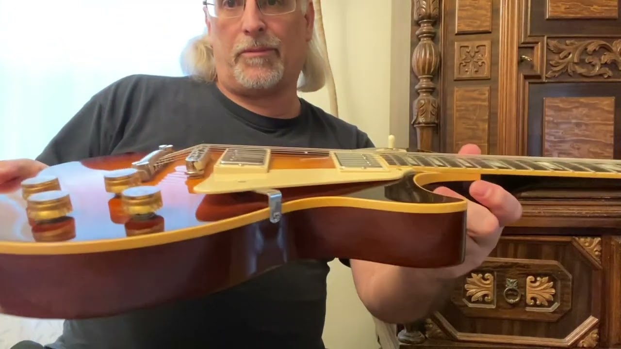 A comparison of Les Paul Gibsons from I981: standard & XR-2