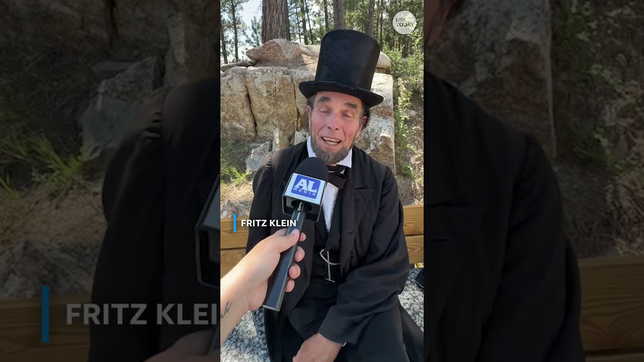 Празднование 250-летия Америки на горе Рашмор: двойник Авраама Линкольна и воодушевленные америка...