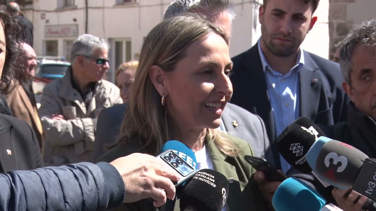 La consellera Eva Menor y el alcalde de Calafell, Ramon Ferr&eacute;, condenan el feminicidio de Marta