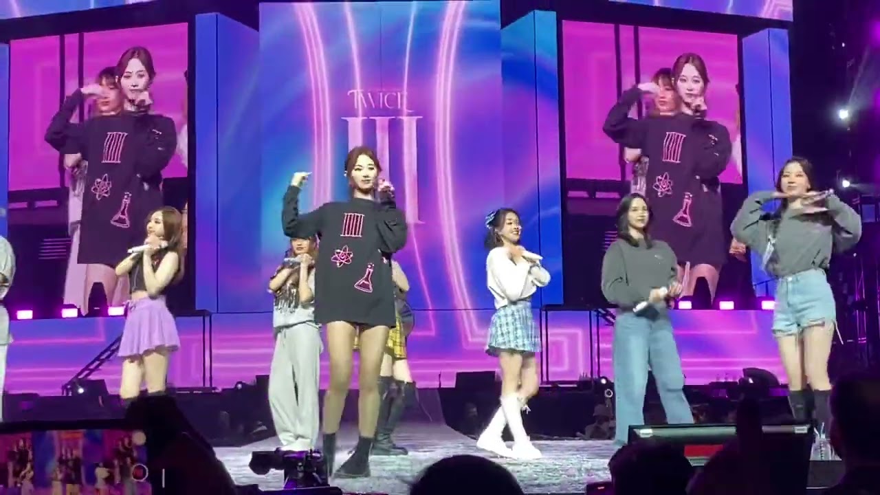 TWICE performs Like OOH-AHH NY Day 1 [FANCAM]
