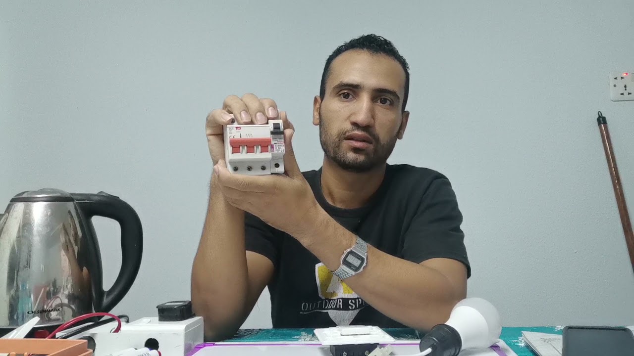 الكهرباءالمنزليه حصلت مشكله في بيتك   في الليل قفله اوشورت ومفيش  كهربائي قريب منك هتعمل ايه