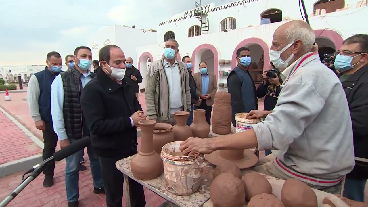جولة الرئيس عبد الفتاح #السيسي لورش الفخار بمصر القديمة حيث استمع سيادته لطلباتهم واحتياجاتهم