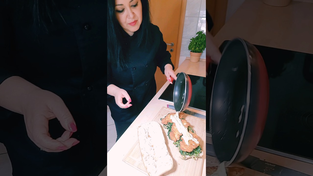 Panino contadino croccante con cotolette di pollo, cicoria selvatica e formaggio fondente. #sandwich