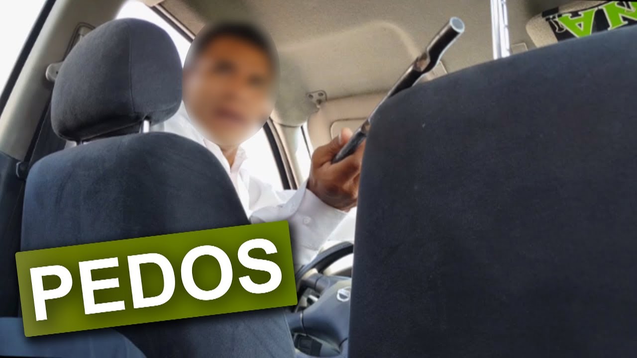 ECHÁNDOME PEDOS EN UN TAXI!! BROMA