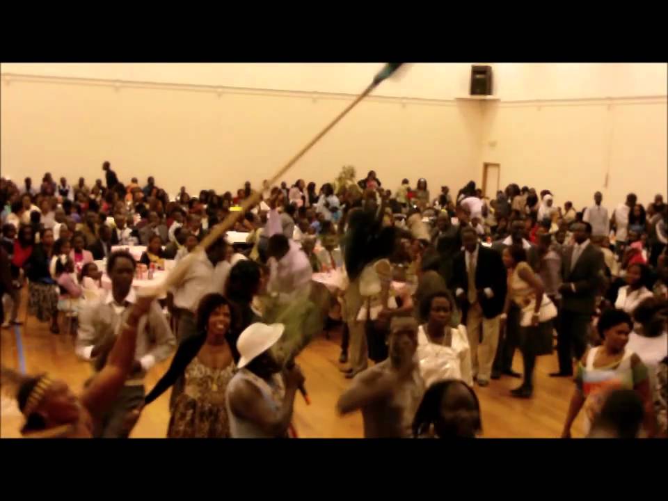 Otuho/Lotuko traditional dance on Equatorian Day in Melbourne 02.