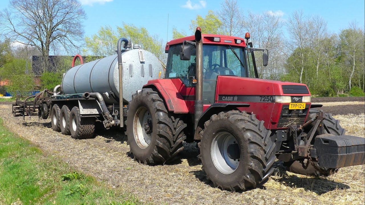 Bouwland bemesten met 300 PK CASE IH 7250 Landbouwbedrijf '' DE MARKE ''Bourtange.