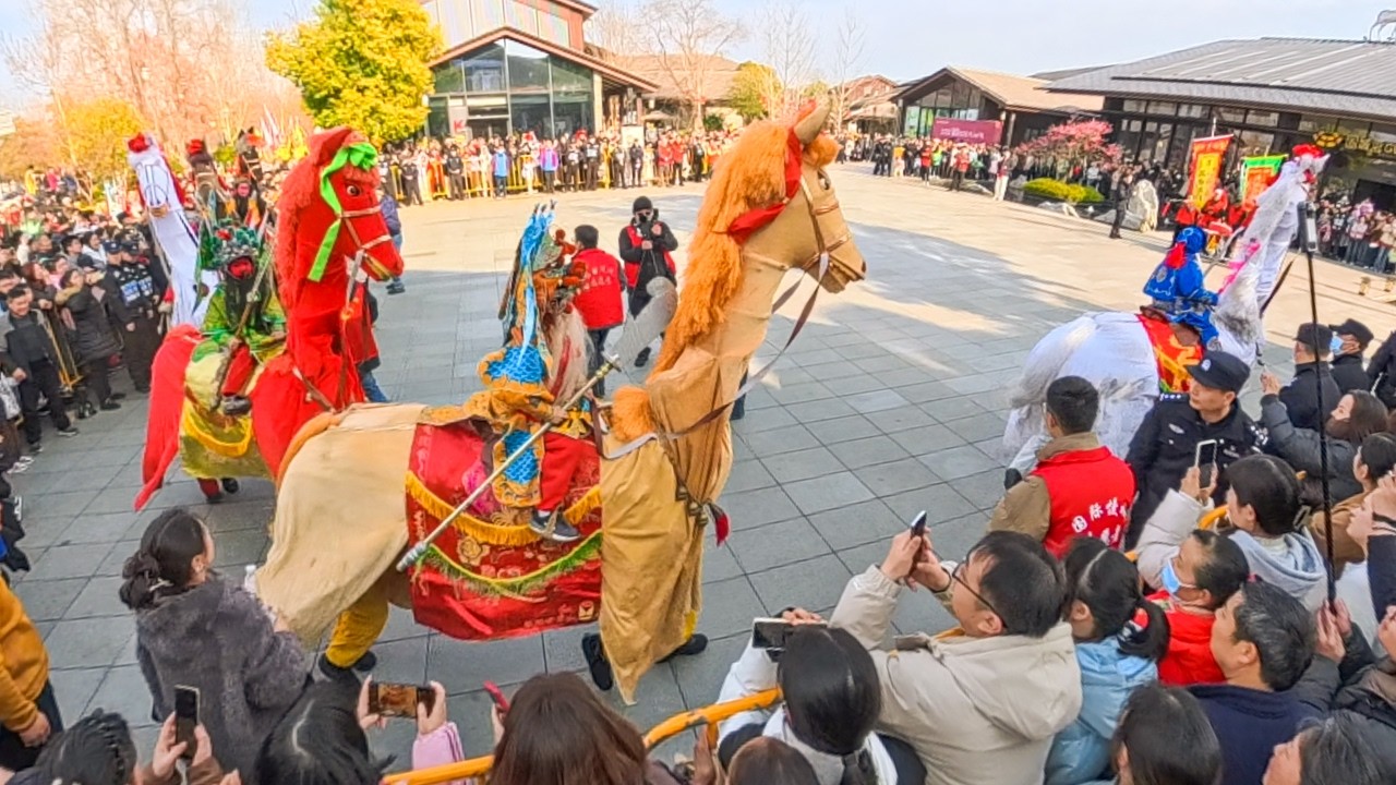 🇨🇳 China New Year Vlog: Traditional Folk Parade & Street Performances