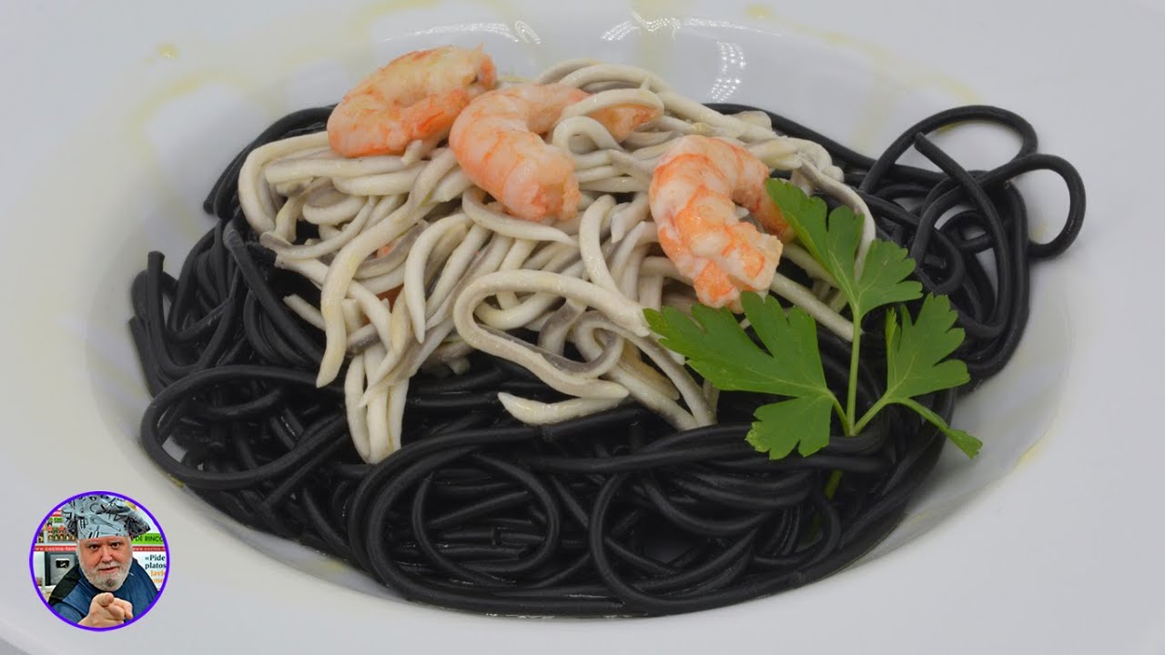 Espaguetis negros con gulas y gambas - pasta negra - gambas al ajillo - pasta con gambas