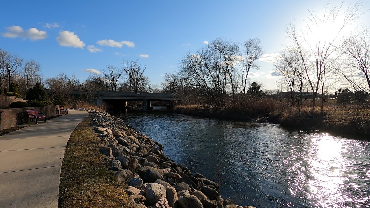 Metro-Detroit Walk. River Bends Park trail through Shelby Township and Utica