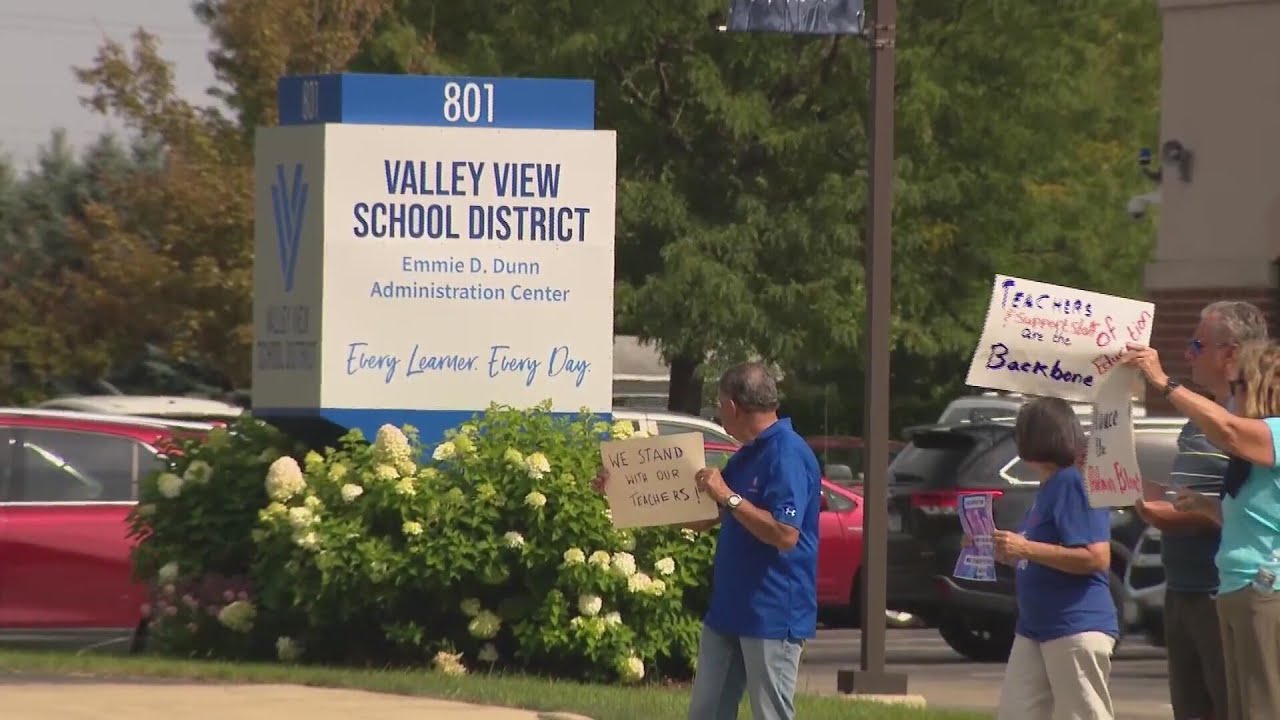 Valley View Council and Board of Education reach tentative agreement, strike averted