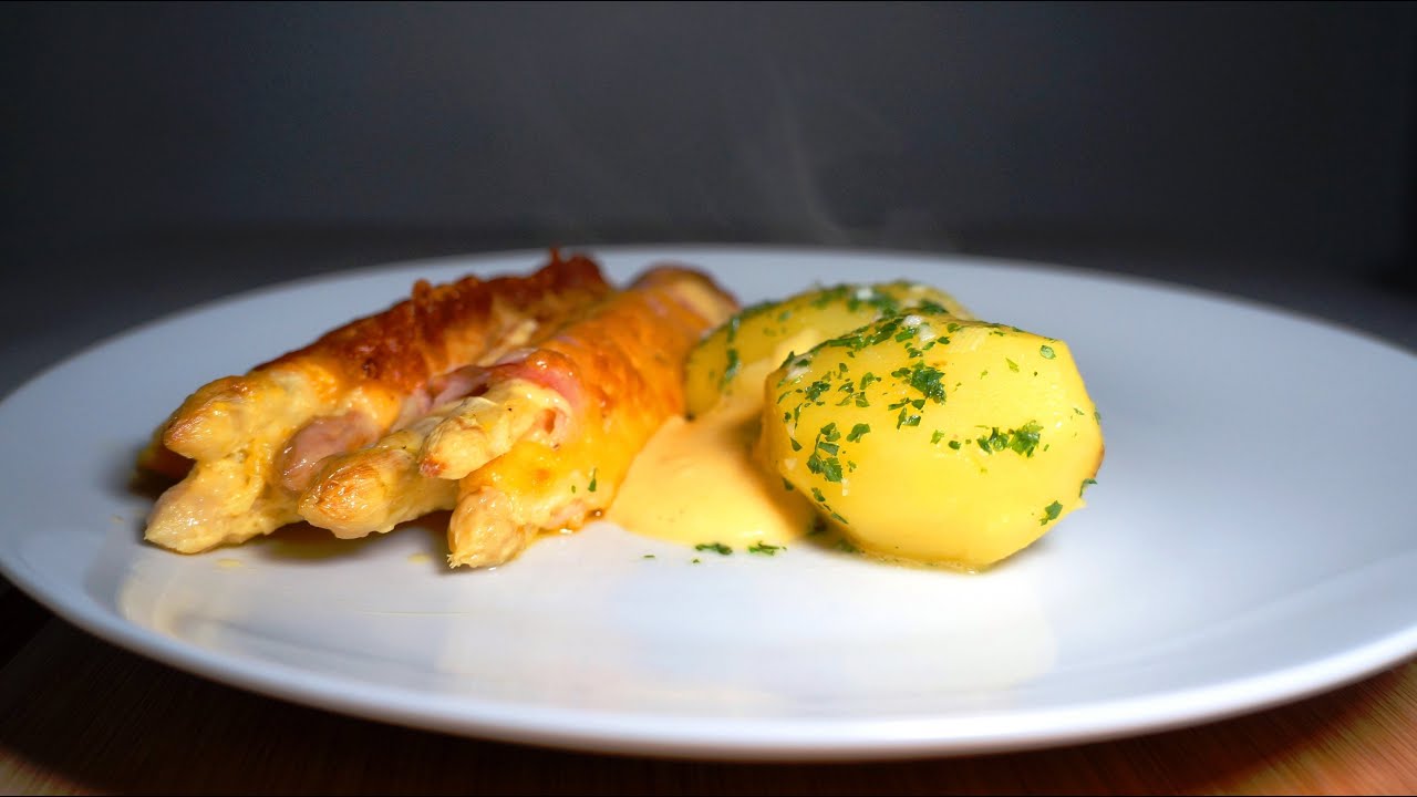 Белая Спаржа под сыром и с соусом 
