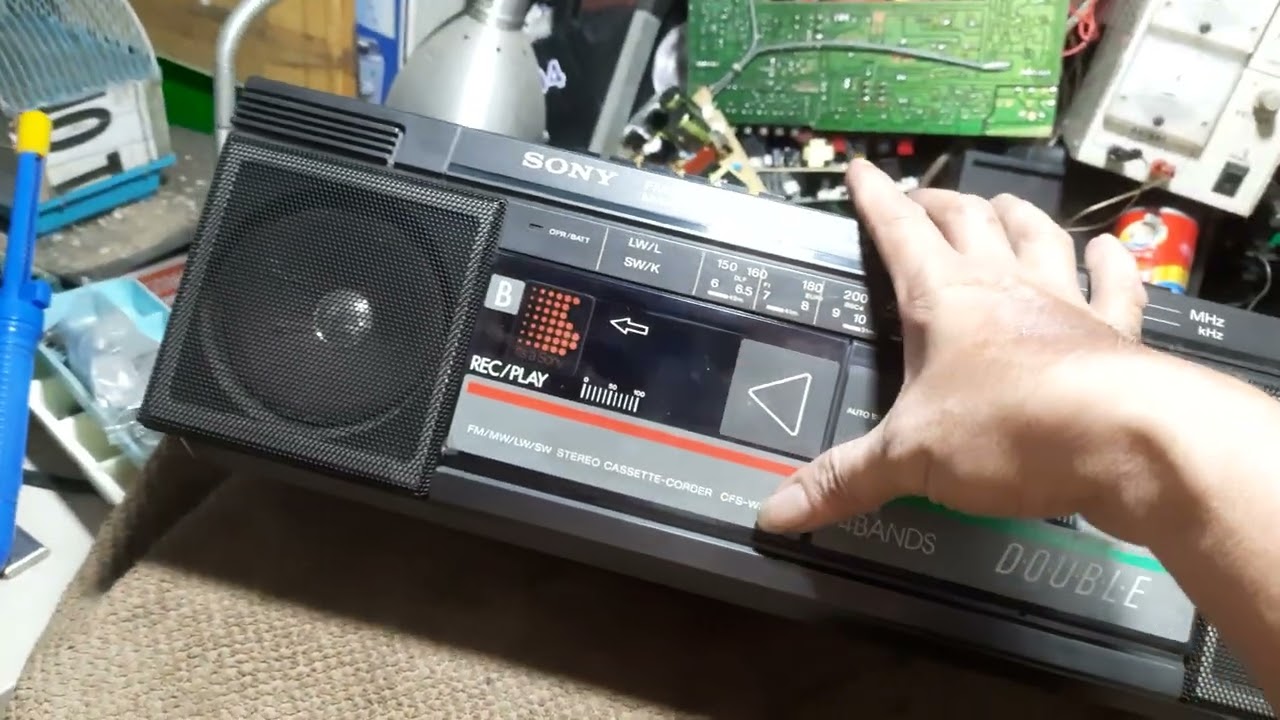 Restore old Sony cassette radio model Sony CFS-W30L. part 1.
