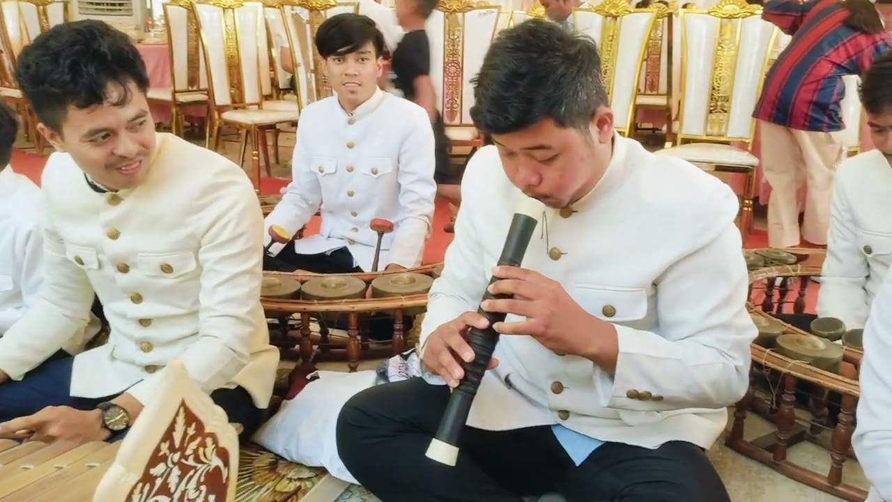 ភ្លេងពិណពាទ្យកំដរក្នុងរោងពិធីបុណ្យ