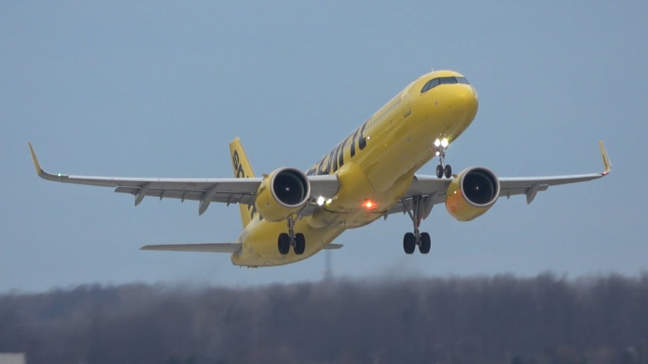 Plane Spotting at Detroit Metro Airport - December 3, 2024 #planespotting #dtw