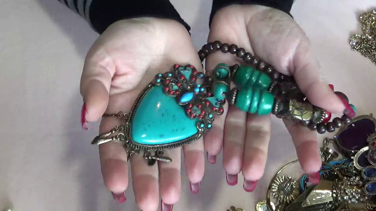 Let's open another Gold Tone jewelry jar