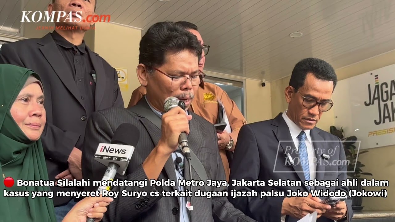 Datang ke Polda, Bonatua Silalahi Tunjukkan Ijazah Jokowi
