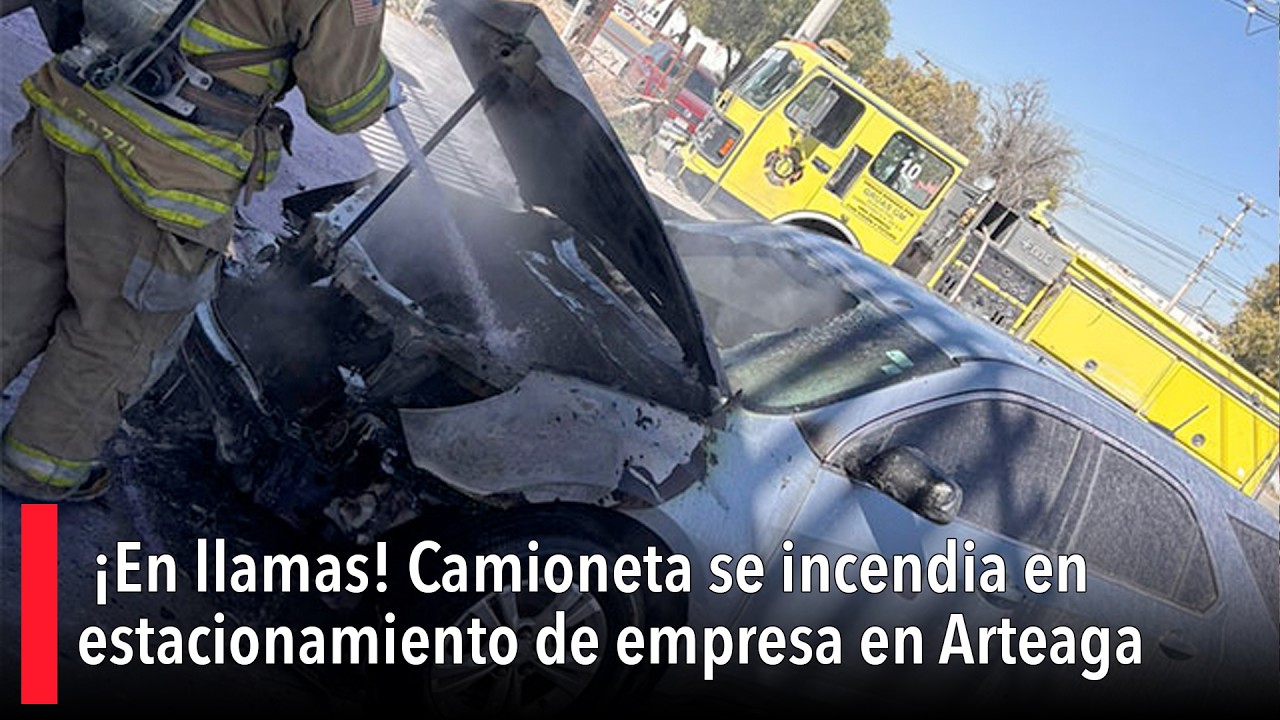 ¡En llamas! Camioneta se incendia en estacionamiento de empresa en Arteaga