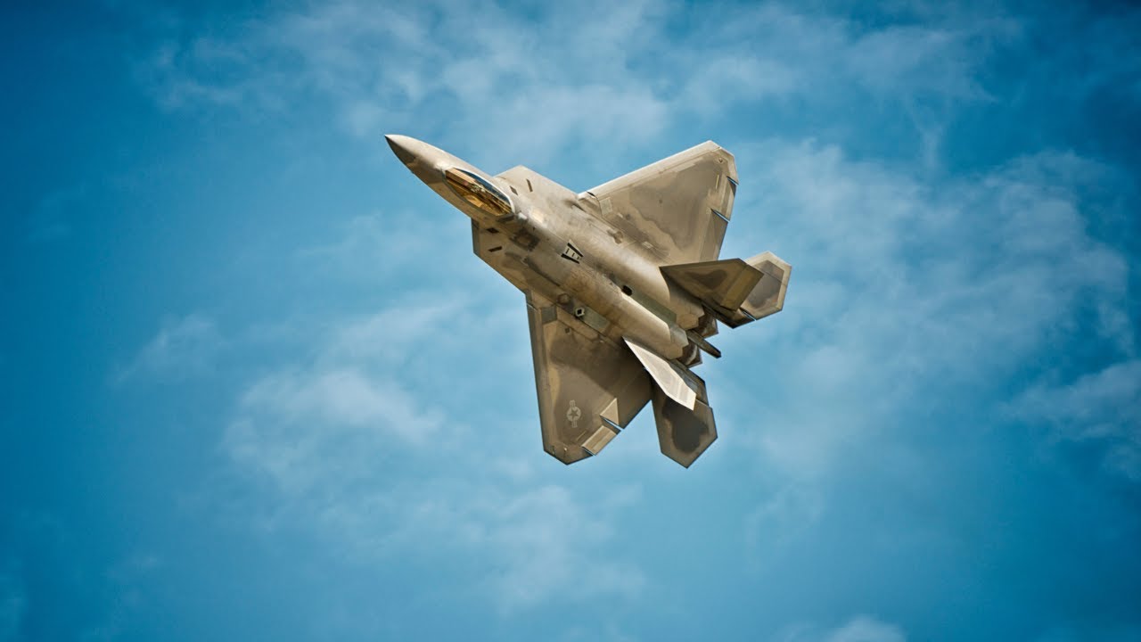 Top Stealth Fighter F22 Jet Makes Power Moves During Air Show 2022