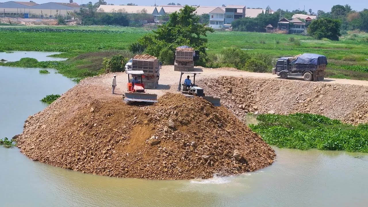 Incredible Skill!! Bulldozer Operator Working Fast with Dump Truck Team