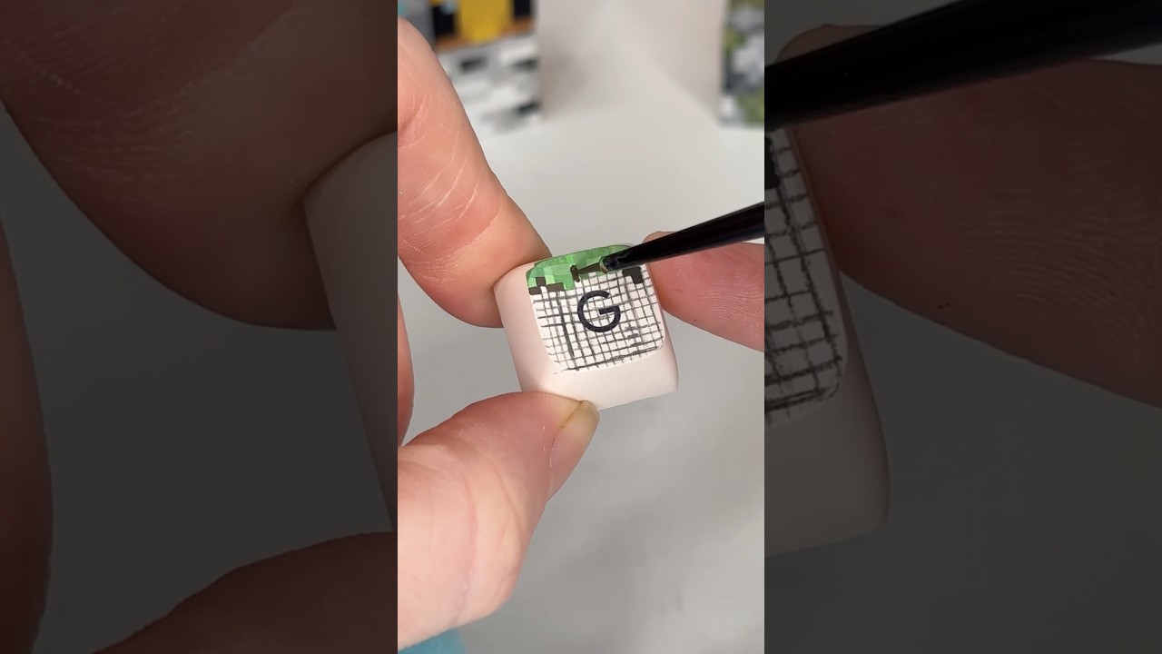 MINECRAFT KEYBOARD! Grass Block Keycap for my keyboard 🌱