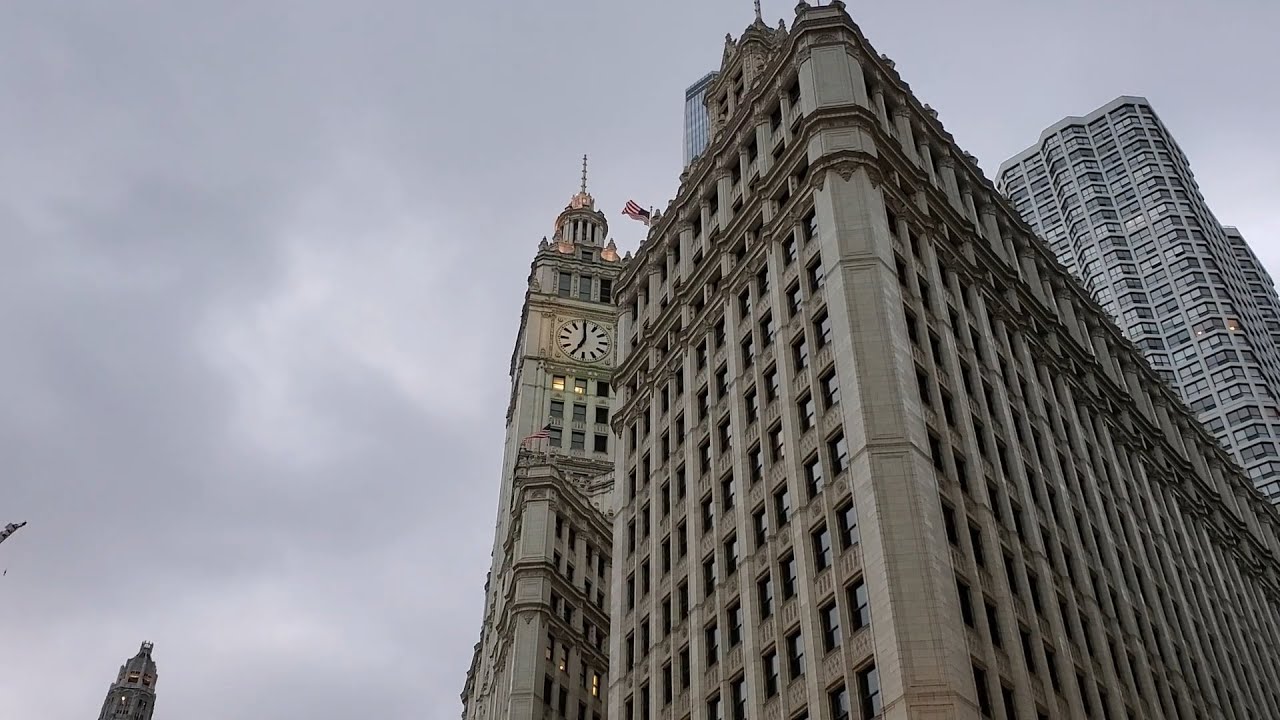 #Walking in #downtown #Chicago #Illinois #USA (Sept 4, 2021)