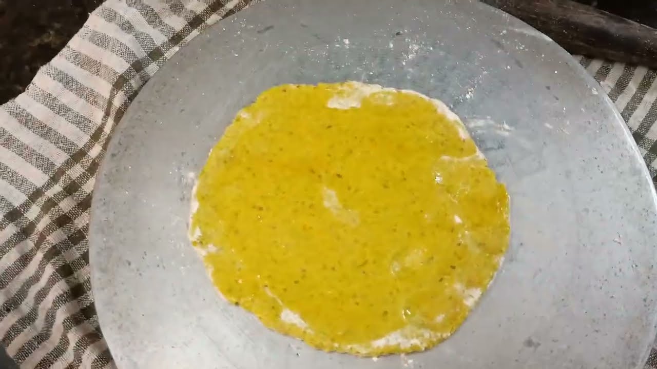 लुसलुशीत पराठा हुरड्याचा आणि गोड आंबट चटणी