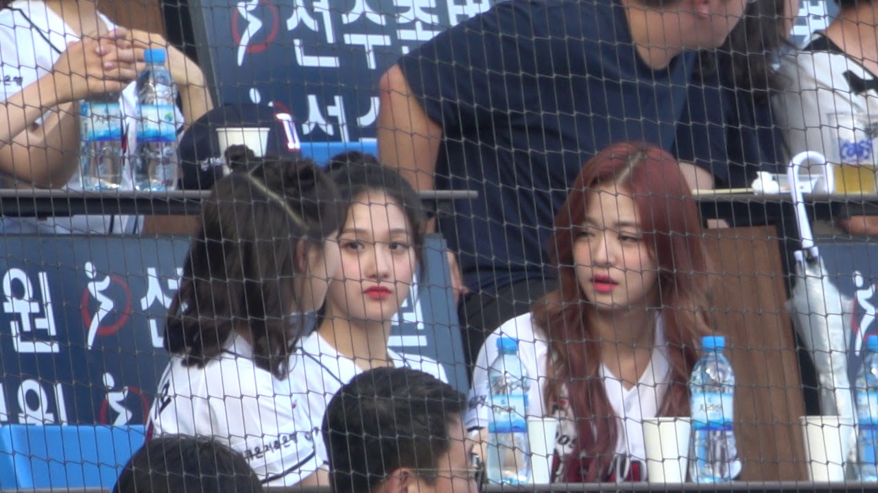 [4k] 180629 언니들에게 야구 룰 설명해주는 백지헌 직캠