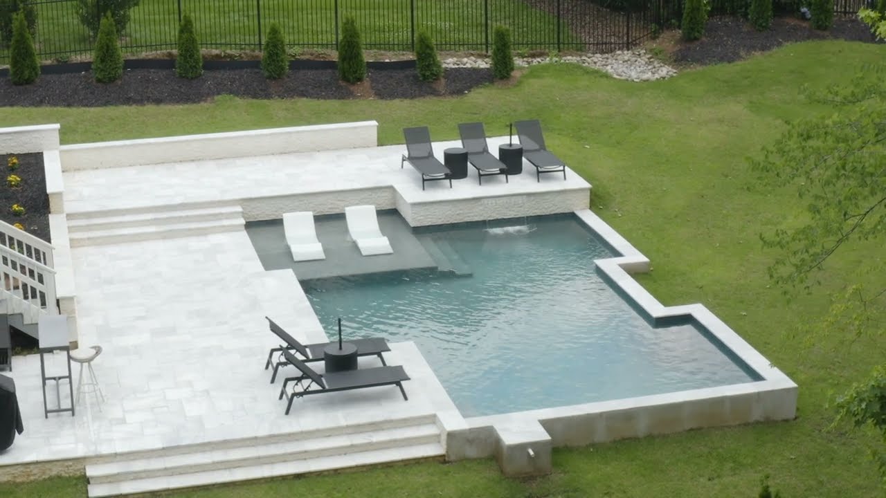 Beautiful Rectangular Pool That&rsquo;s Pure Backyard Bliss 💦✨