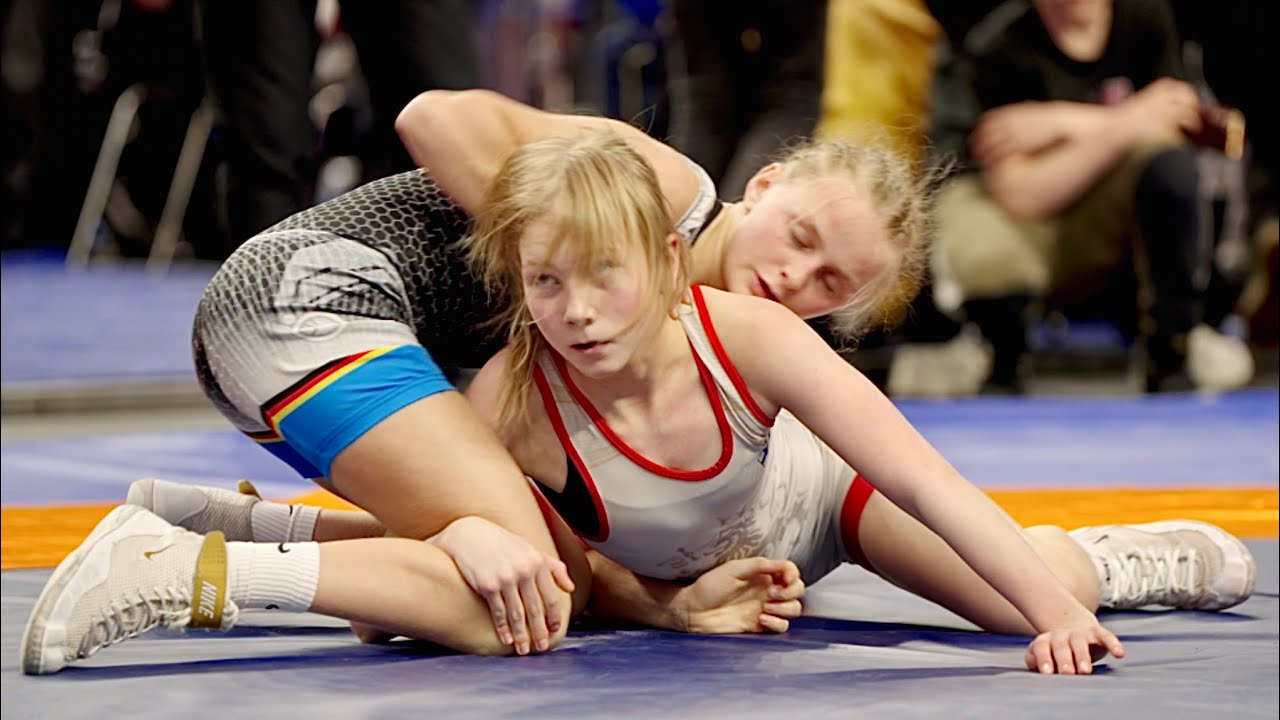 U15 Ella T&ouml;rm&auml;nen (FIN) vs Greta R&ouml;tten (GER) 42kg. Women girls youth wrestling tournament.