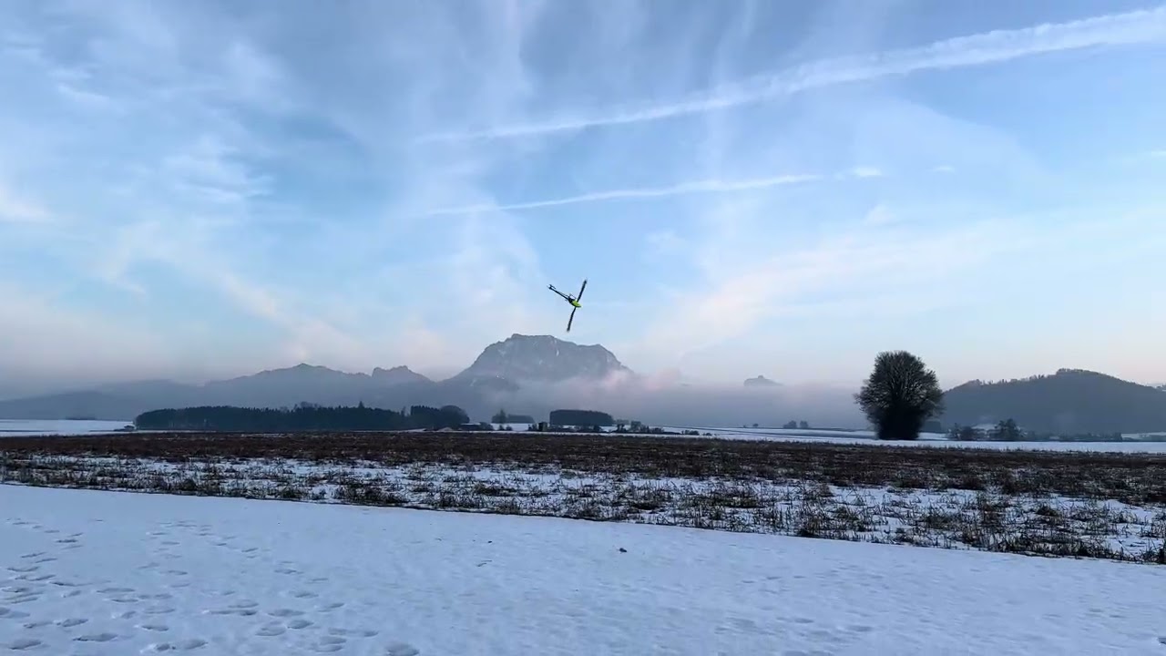 Gabriel Grundner | Logo 700 | Random Flight 