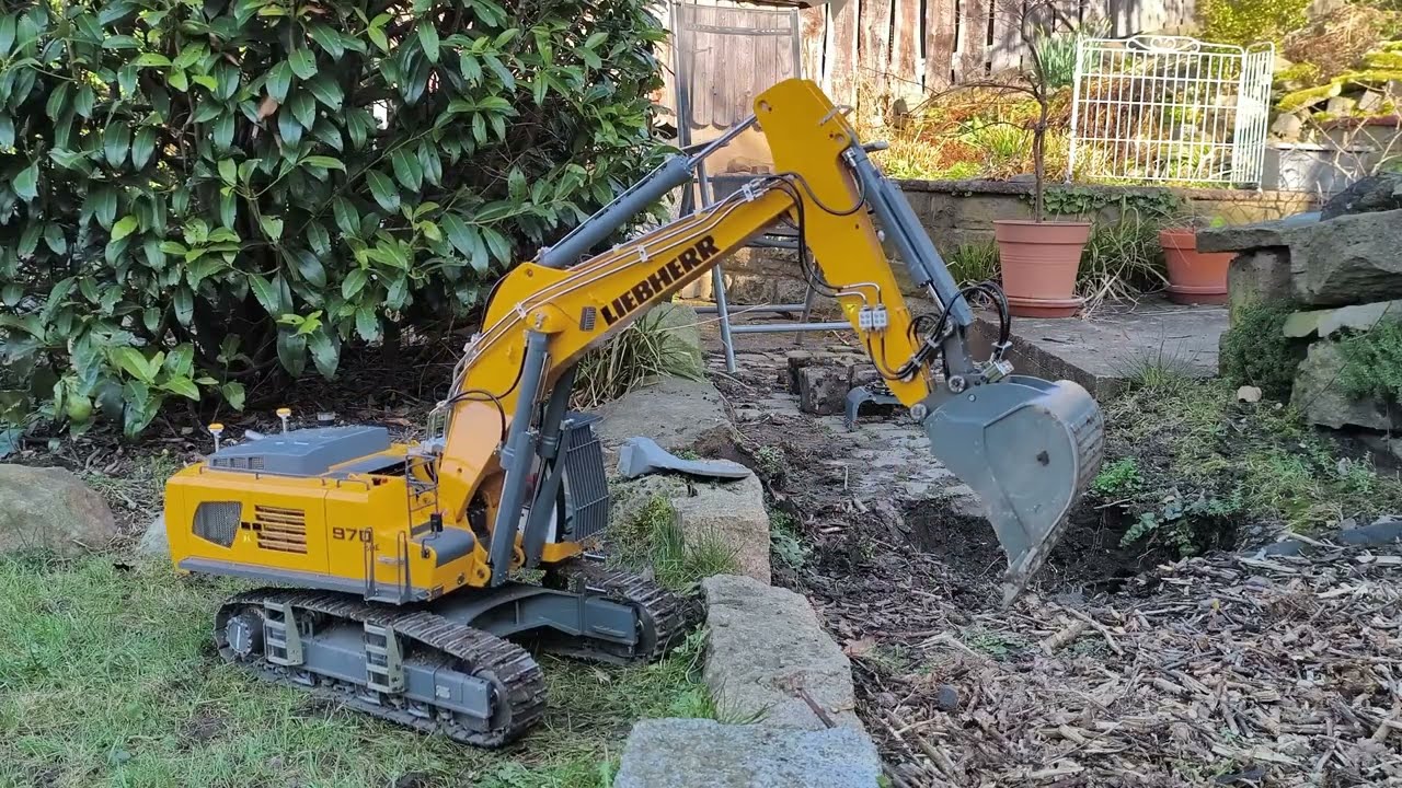 Reparatur des Weges mit RC Bagger Kabolite K970 - 100 S Pro