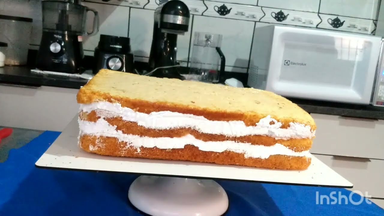 Bolo 5 kilos forma 35x25  para 40 pessoas prata e dourado #bolo mais Cup cakes