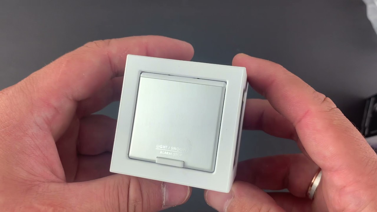 Будильник Lexon Cubissimo LR79W1