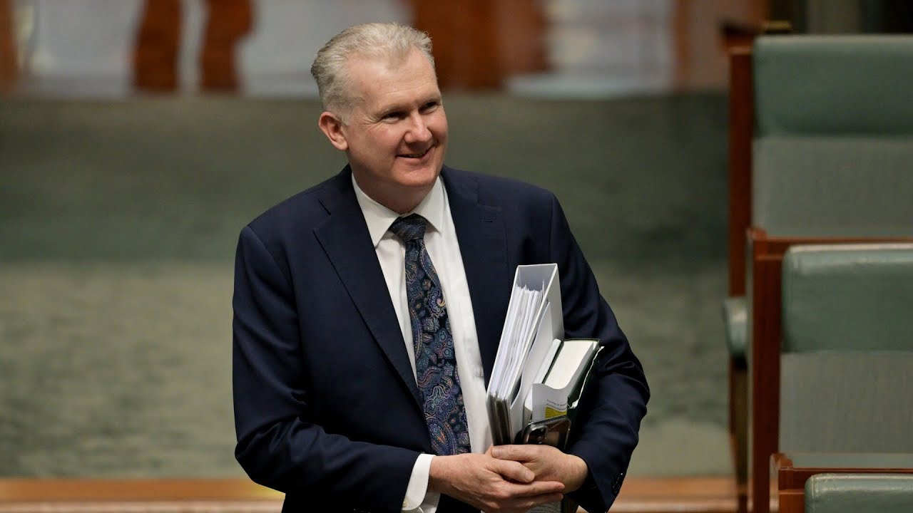 Barnaby Joyce erupts over Tony Burke's ISIS bride secret meeting