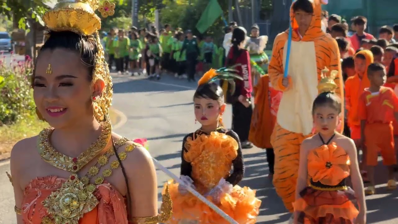 ขบวนพาเหรดกีฬาสี ปีการศึกษา 2566 - โรงเรียนชุมชนบ้านปลาขาว
