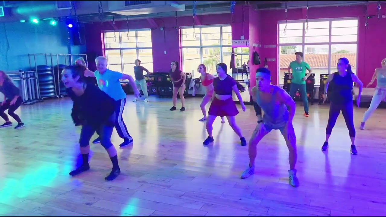 She Came to Give It to You (feat. Nicki Minaj) USHER - dancing 15 ene 2026