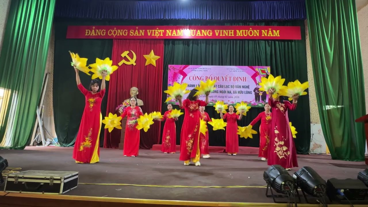 Múa hoa mừng đảng mừng xuan