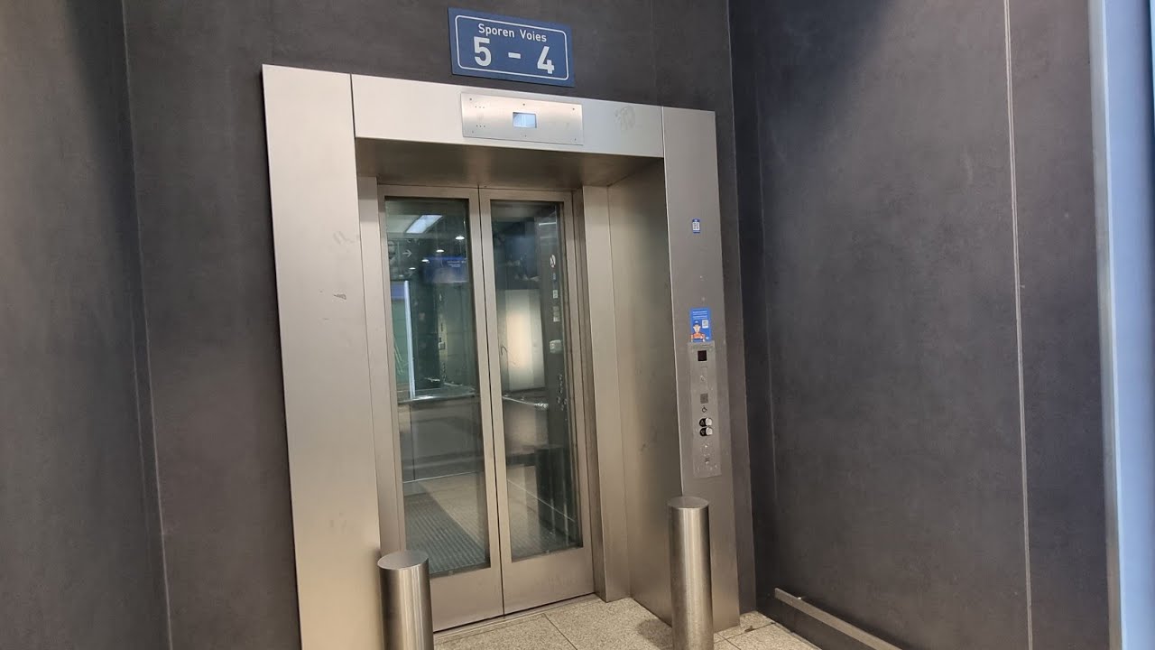 A NICE Schindler 5500 elevator @ Brussels North trainstation, Platform 4 & 5