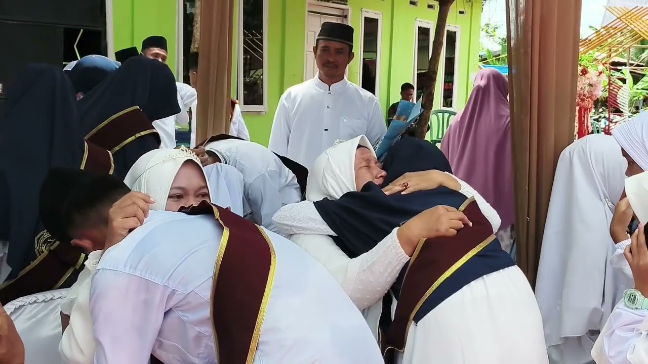 MOMEN HARU BERCAMPUR AIR MATA HAFLAH/WISUDA DI RUMAH TAHFIDZ SAHABAT QUR'AN BATU BARA